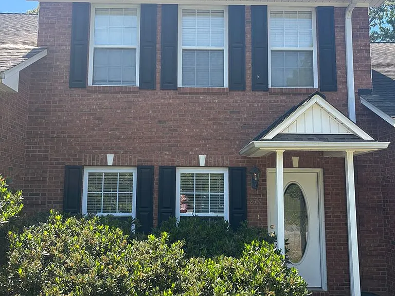 277 N Oak Ave — Photo 1