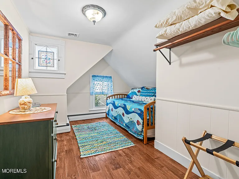 75 Webb Ave #UPPER -WEEKLY — Photo 35