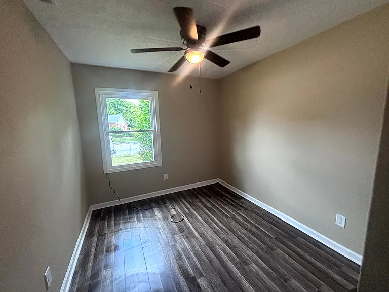 5523 Livingston Dr — Photo 6