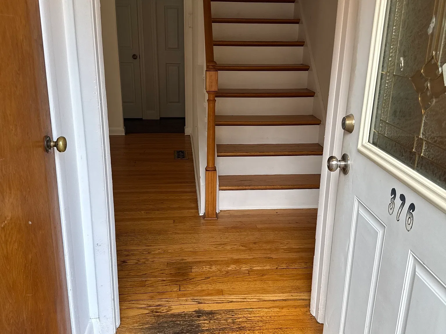 5 bed, 2.0 bath, 1352 sqft, $4,200 — Photo 2