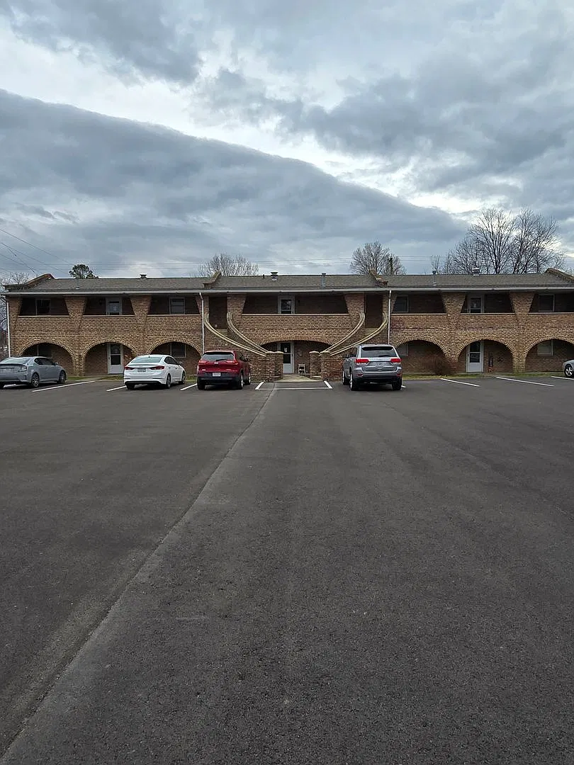 Westwood Apartments — Photo 1