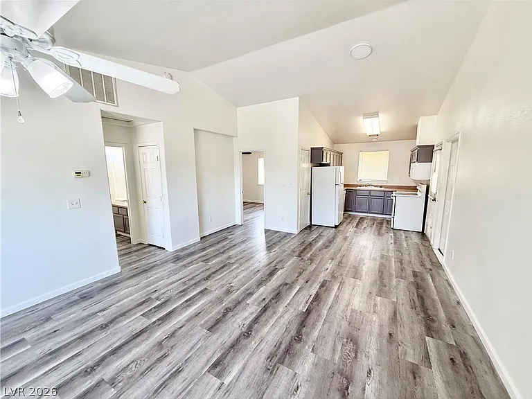 1031 Karen Ct #B — Photo 3