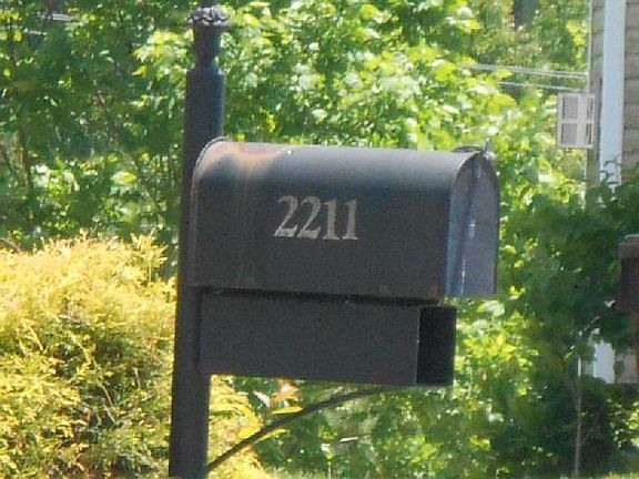 5th image of 2211 McLaughlin Dr