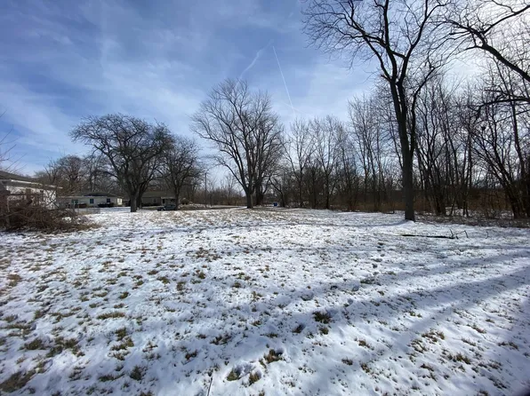 4094 Willow St, Hobart, IN 46342