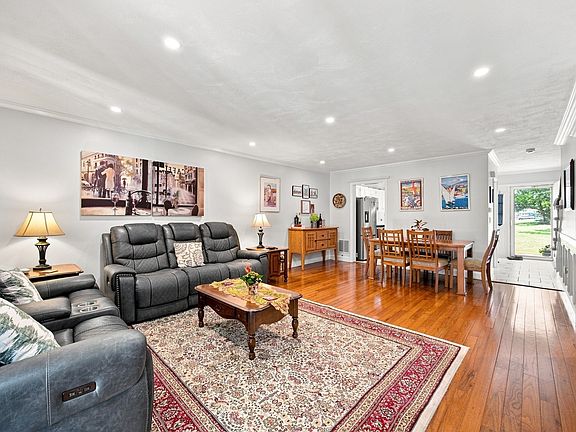 3rd image of 41 Stallbrook Rd Unit 41