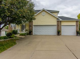 6820 Morningside Cir, Johnston, IA 50131