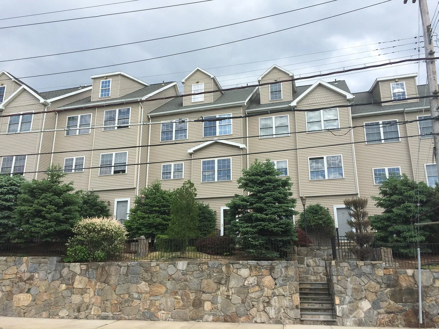 2 bed, 1.5 bath, 1400 sqft, $3,400 — Photo 1