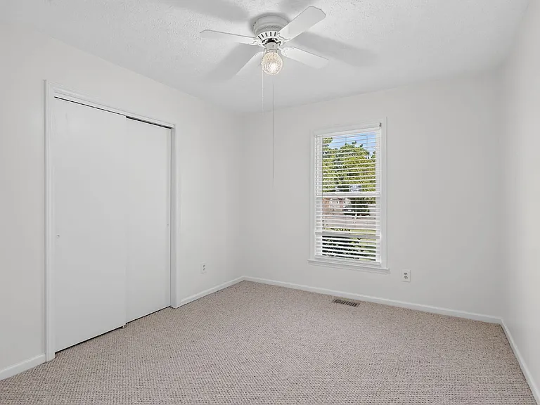 3225 Glenmore Dr — Photo 13
