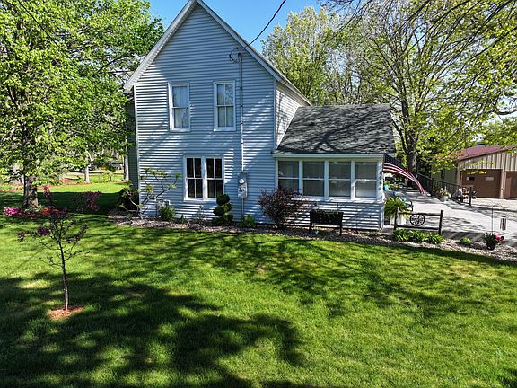 4th image of 406 2nd St NE