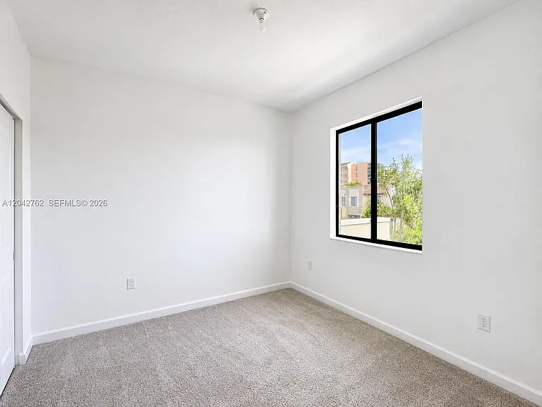 307 NE 208th Ter — Photo 6
