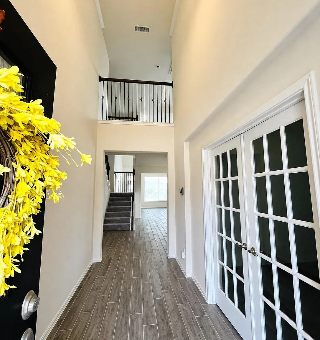 4 bed, 3.5 bath, 2740 sqft, $3,000 — Photo 2