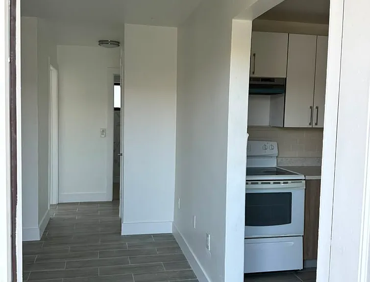420 NW 47th Ave #4 — Photo 6
