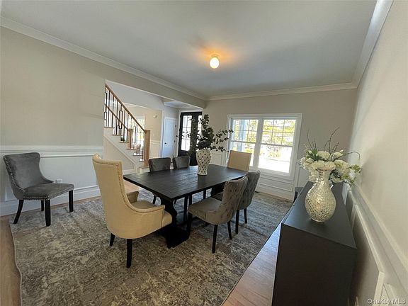 5th image of 130 Syosset Woodbury Road