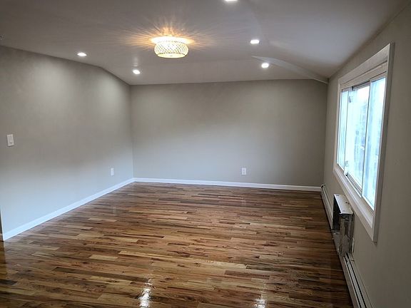 3rd image of 15905 116th Ave