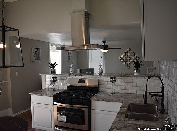 3rd image of 234 Stonewall St