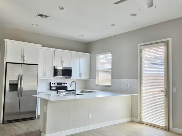 2568 E Kingbird Dr, Gilbert, AZ 85297