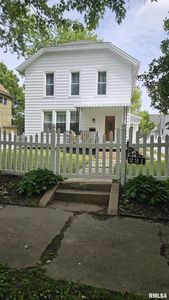 221 S 1st Ave, Canton, IL, 61520