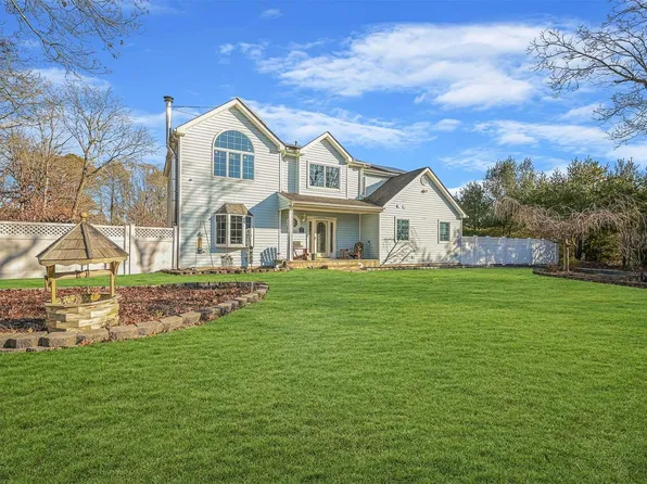 23 Sommerset Drive, Yaphank, NY 11980