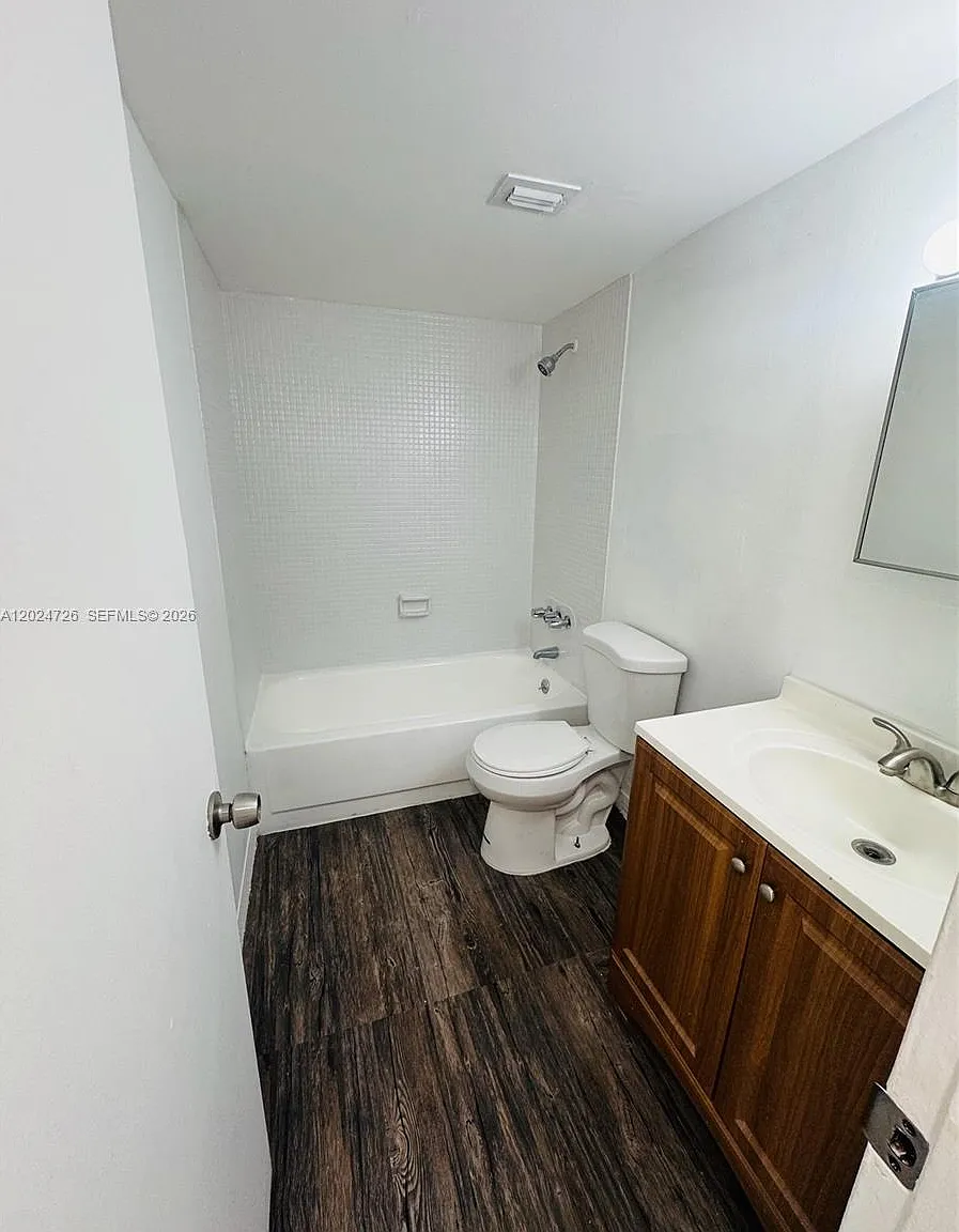 Montecarlo Condo — Photo 4