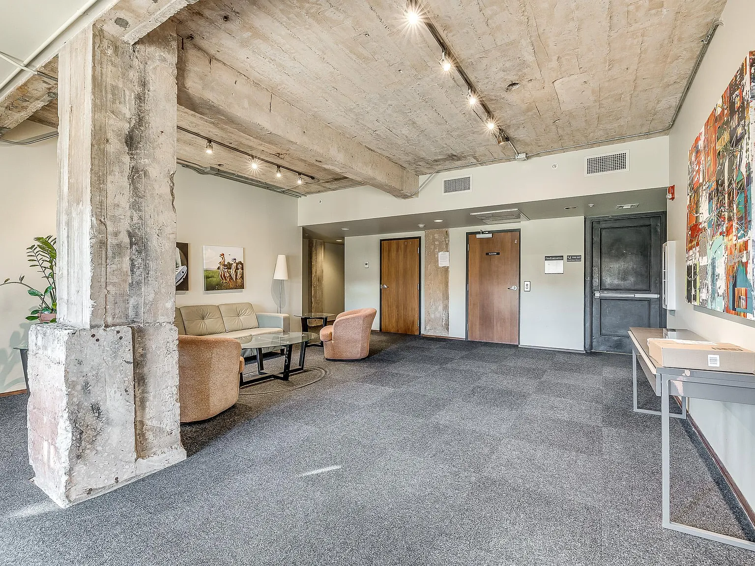 1209 N Harvey Ave — Photo 3