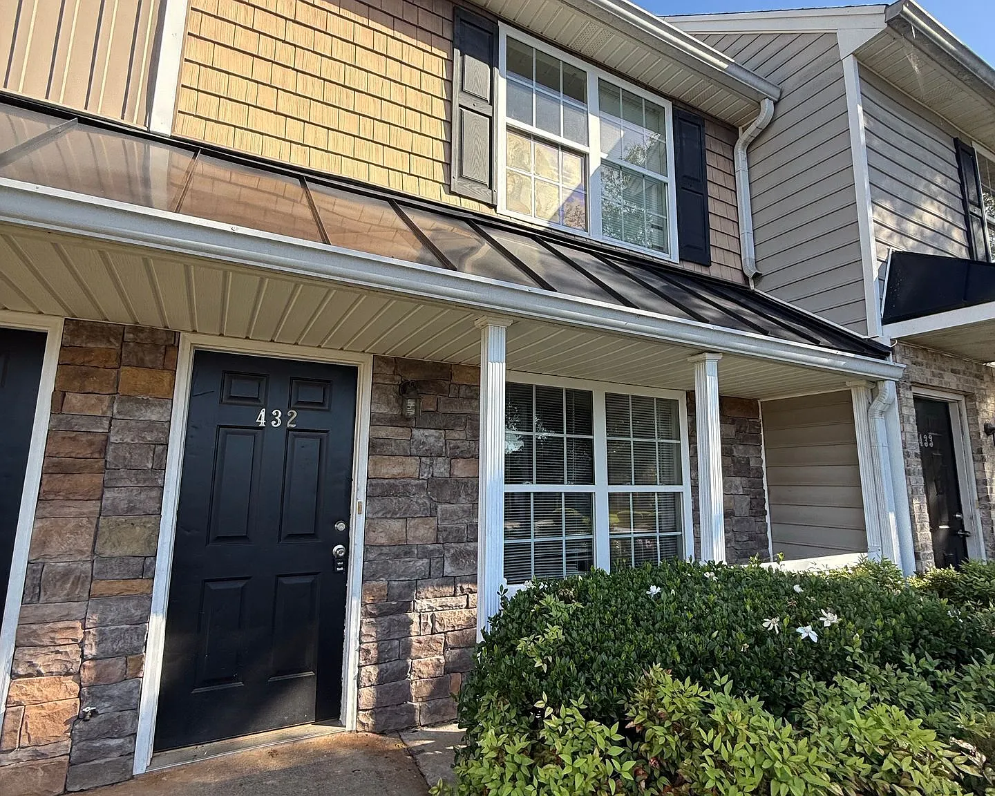 2 bed, 1.5 bath, 1000 sqft, $1,225 — Photo 1