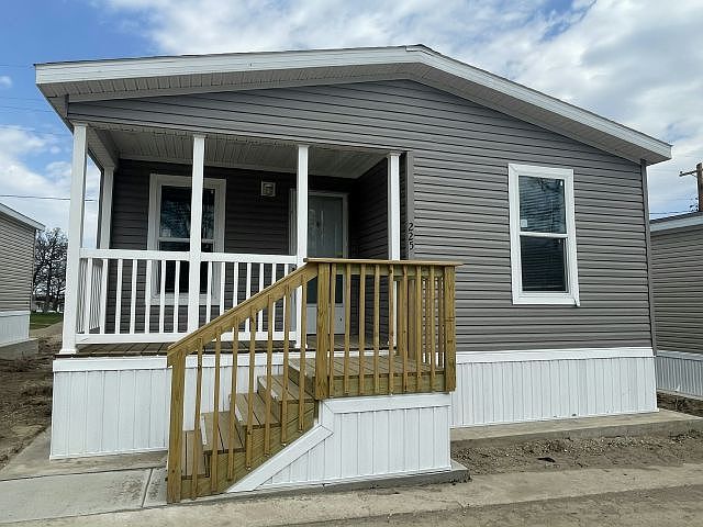 1st image of 225 Cardinal Ln #225