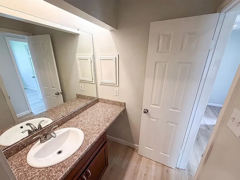 315 Floravista Dr — Photo 3