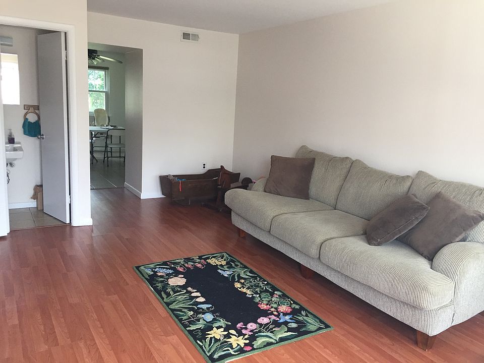 2nd image of 515 Old York Rd #4F