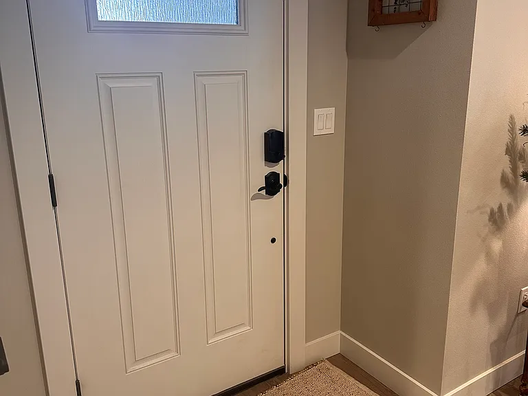 346 NE Roth St — Photo 10