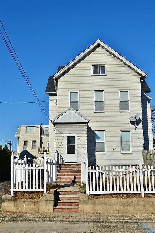 2 bed, 1.0 bath, $2,200 — Photo 1