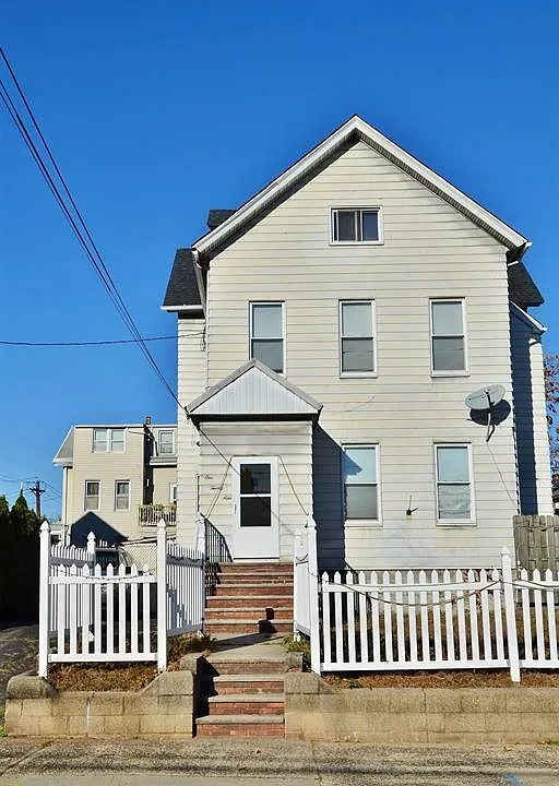 127-129 W 3rd St #1