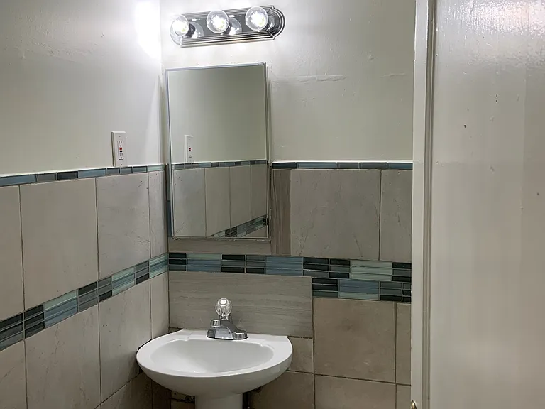 28-30 6th St #30B — Photo 5