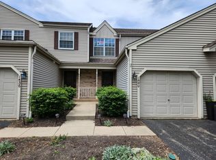 1440 Foxcroft Dr, Aurora, IL 60506