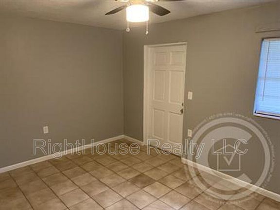 2nd image of 907 Center Ave APT 3