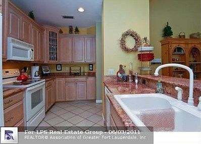 5th image of 7121 Hialeah Ln