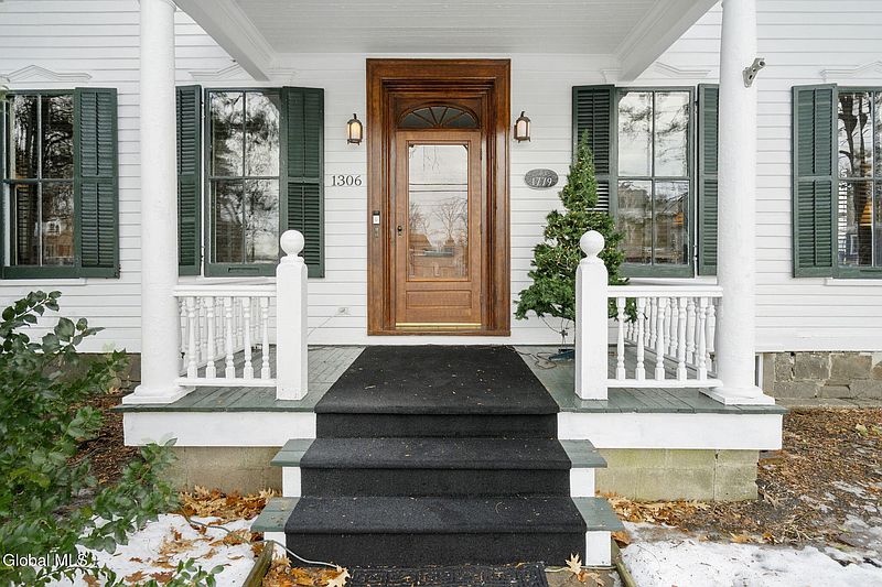 3rd image of 1306 Union Street