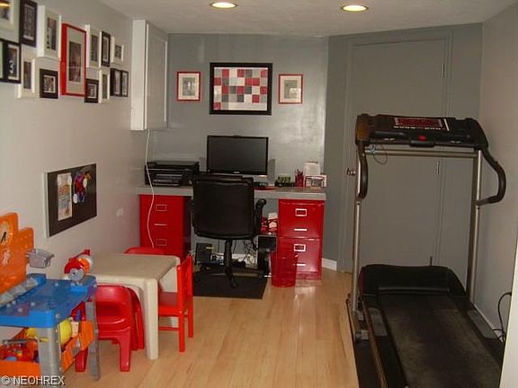 3rd image of 232 Mission Dr