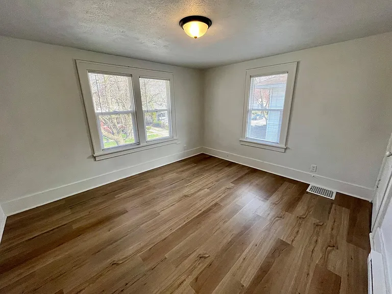 425 Birdsell St — Photo 13