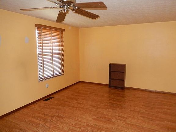 3rd image of 5682 Tamarack Blvd