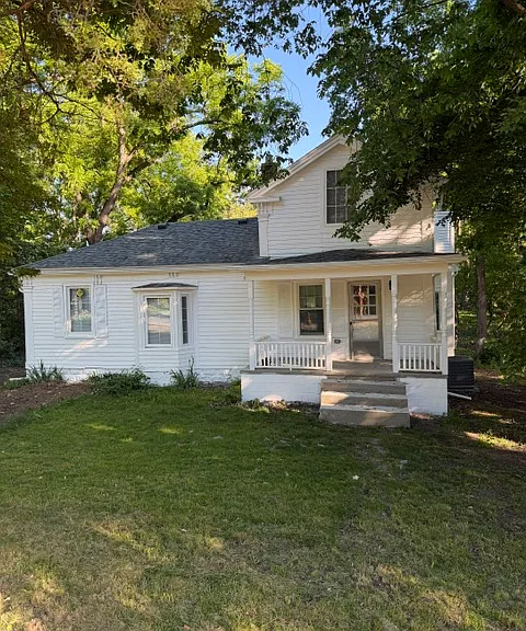 1673 Broadway St — Photo 1