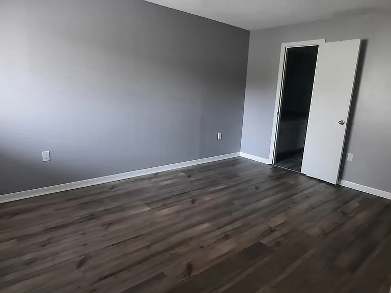 925 Fenton Ln — Photo 10