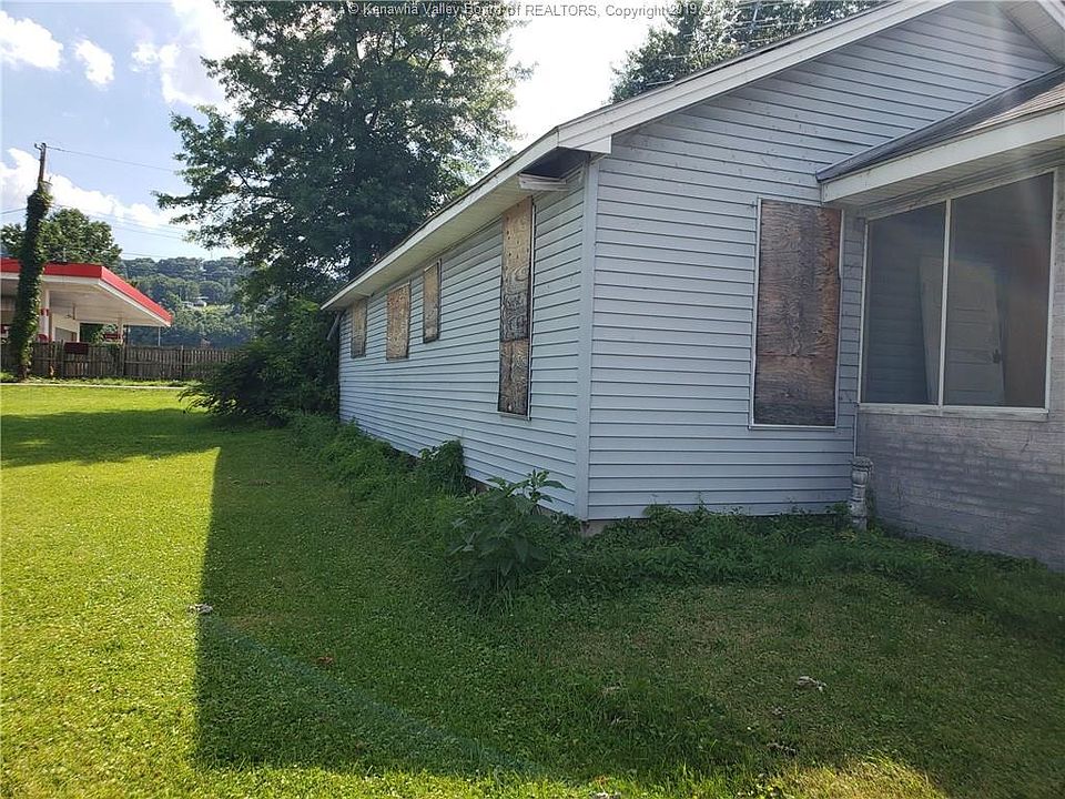 2nd image of 1411 1st Ave