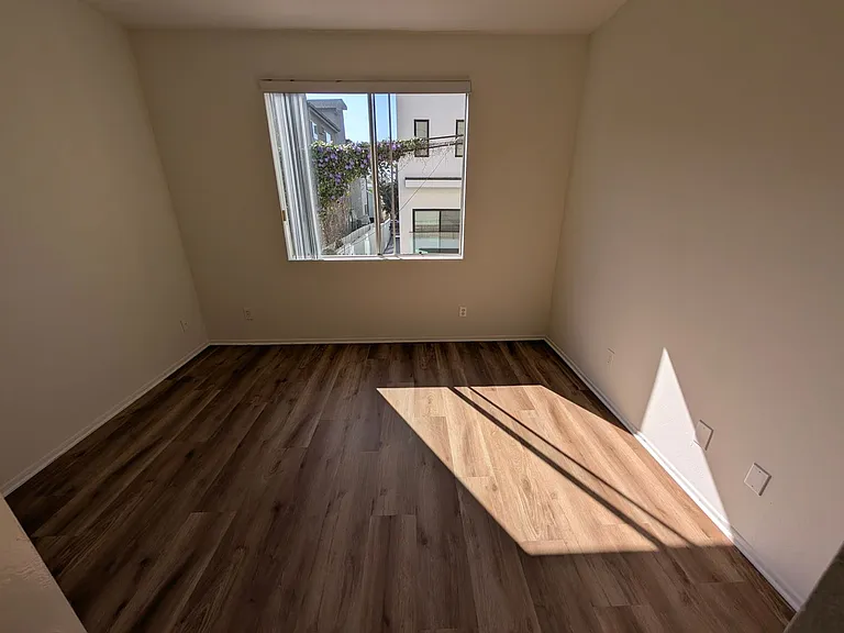 Manhattan Apartments — Photo 11