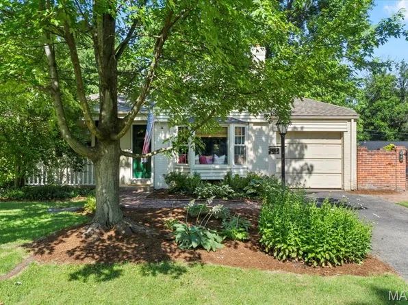 747 Glenway Dr, Saint Louis, MO 63122
