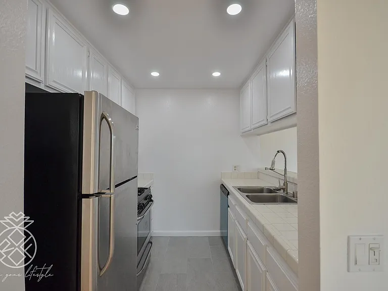 1727 Glendon Ave #104 — Photo 12