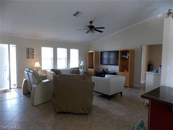 4th image of 2300 SW 32nd St