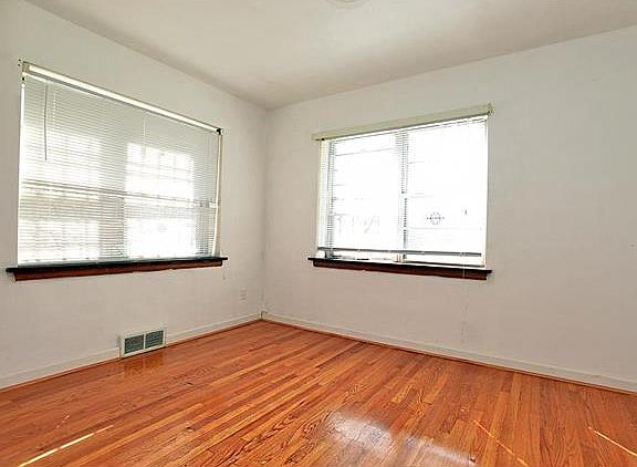 5th image of 4225-4227 Dewey Ave