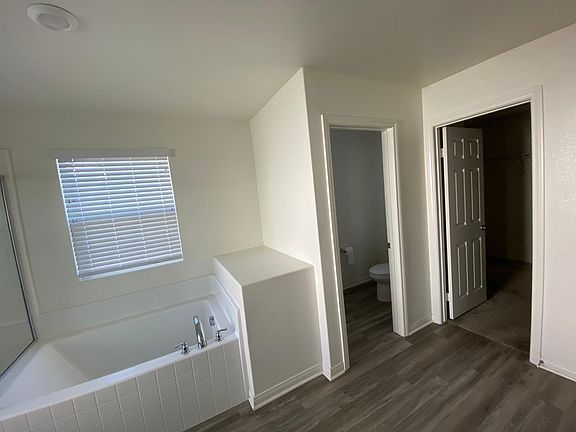 5th image of 2383 Vineyard St