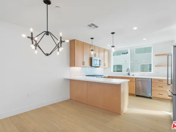 11224 W Victory Blvd, North Hollywood, CA 91606