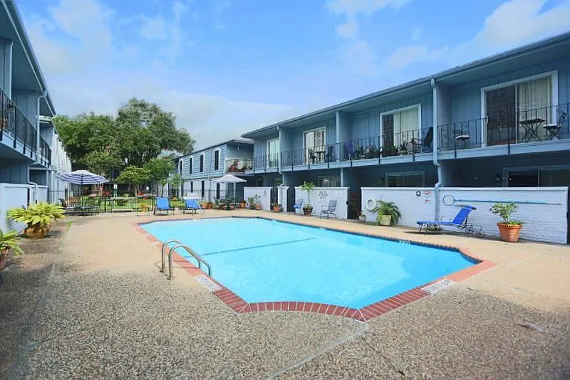 2 bed, 1.5 bath, 1020 sqft, $1,450 — Photo 2